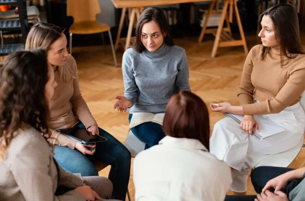 mujeres en terapia de grupo