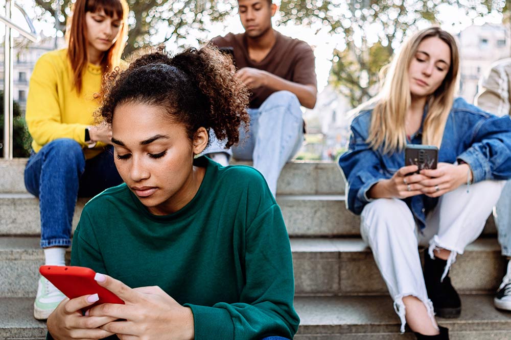 impacto-de-redes-socoales-en-salud-de-adolescentes01 Impacto de las redes sociales en la salud mental de los adolescentes